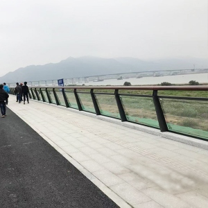 河提道路防护护栏